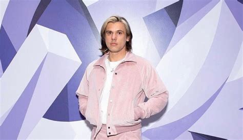 Orelsan crée la polémique en devenant la nouvelle 